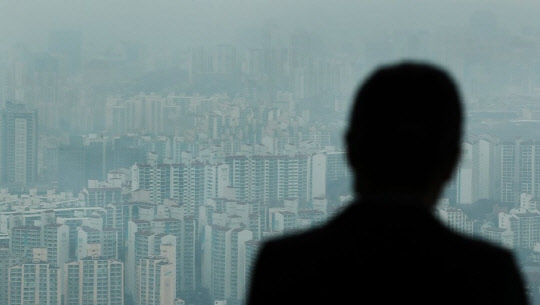 사진은 서울 영등포구 63스퀘어에서 바라본 시내 아파트 모습. <연합뉴스>